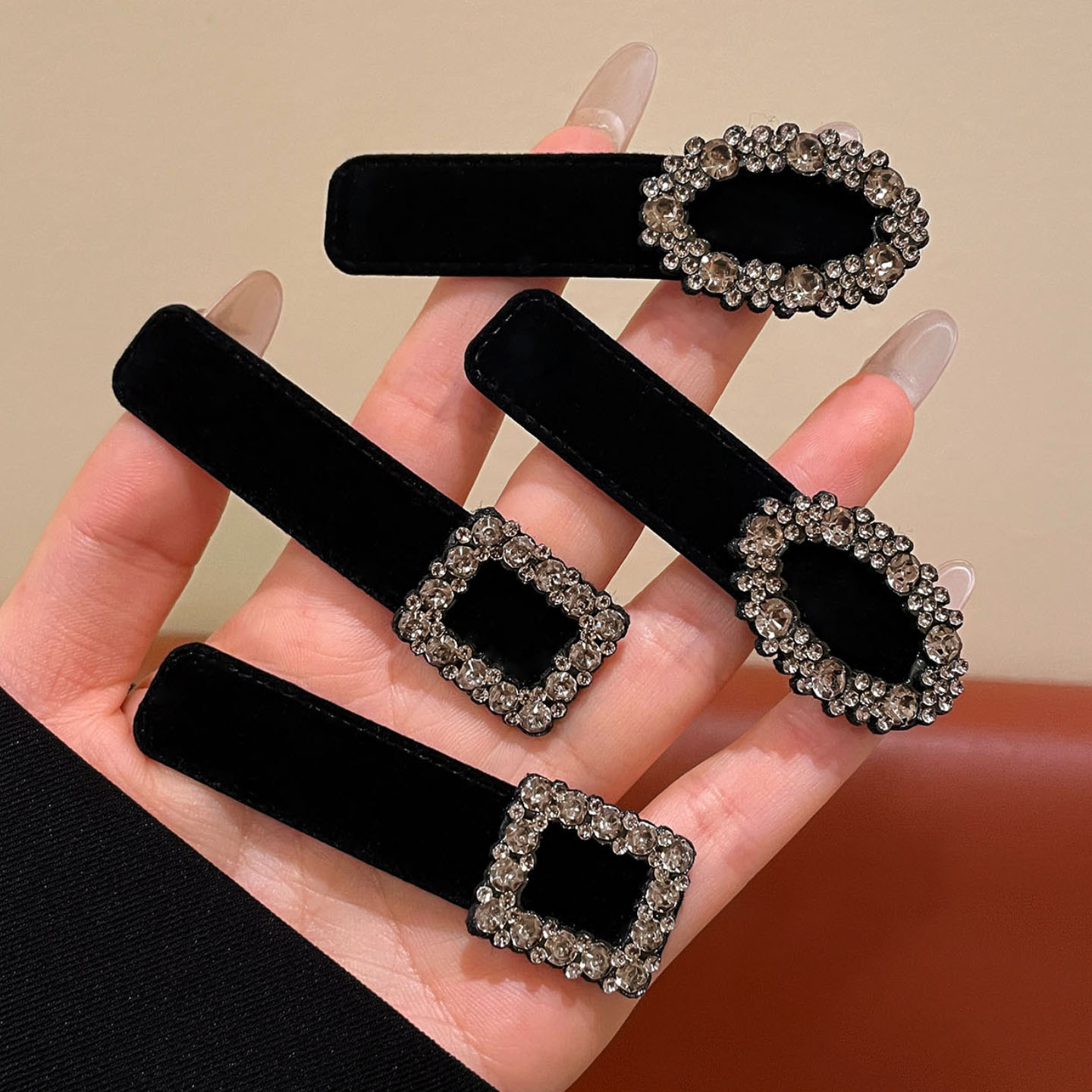秋冬丝绒水钻黑色方形侧边碎发夹