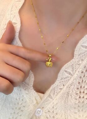 乔沁优选新款高级感苹果吊坠新款气质轻奢项链女新年百搭饰品配饰