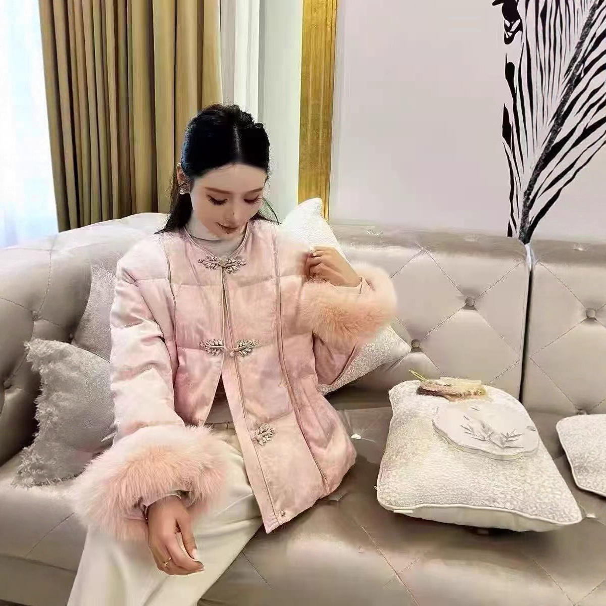 新中式国风钉钻人丝提花拼接毛毛羽绒服2025冬季90白鸭绒轻奢外套