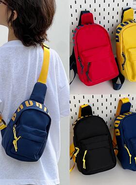 简约休闲轻便字母儿童斜挎包男童背包时尚帅气宝宝胸包女孩运动包