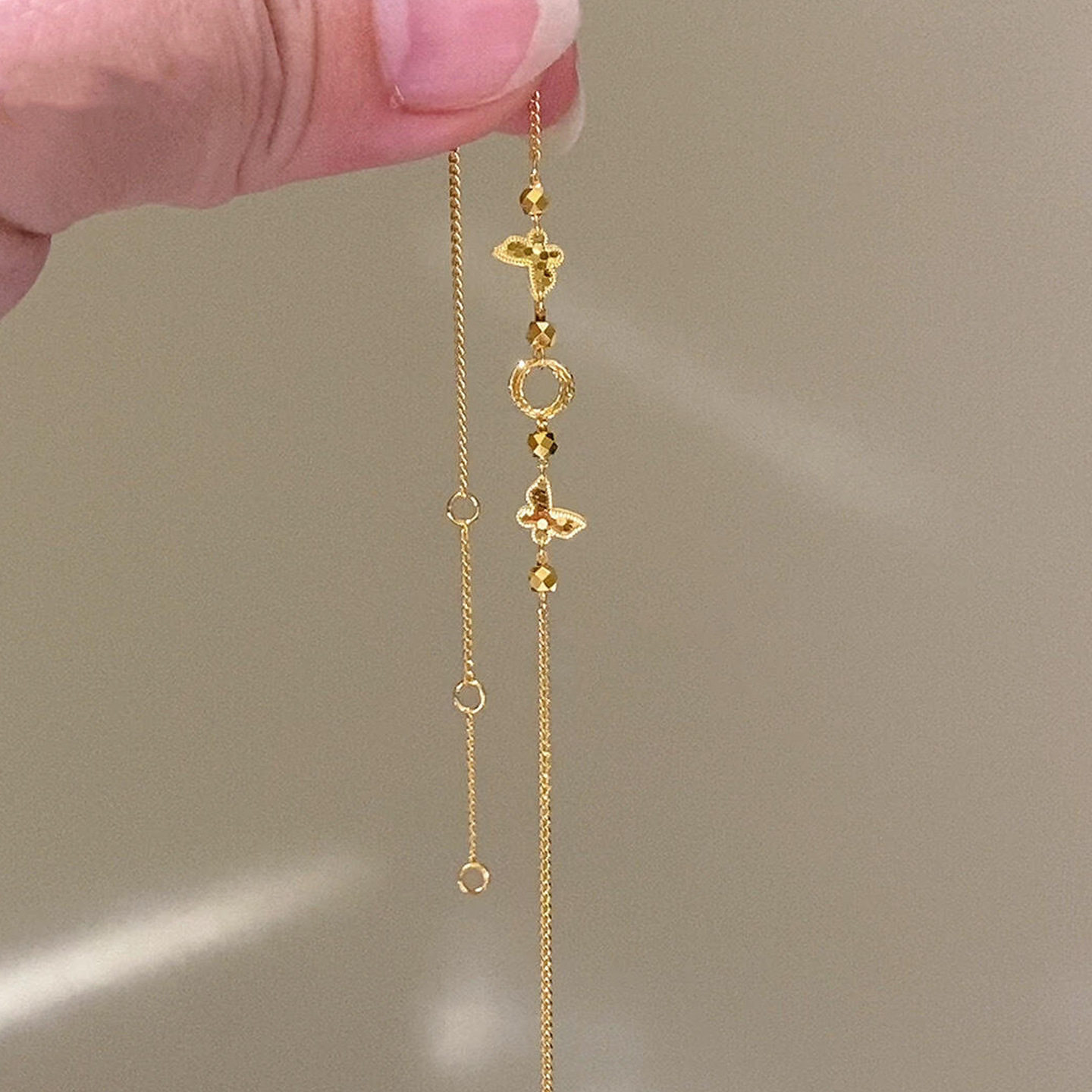 爆闪金色碎冰冰蝴蝶细手链轻奢小众精致时尚显白感蹦迪珠手饰