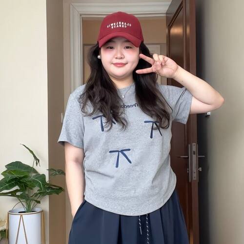大码女装灰色蝴蝶结刺绣正肩短袖t恤女夏季新款胖mm显瘦韩系上衣