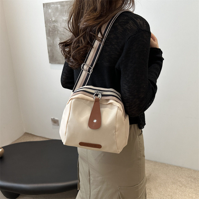 单肩小包斜挎包高级小众不撞款包包女款十大品牌轻奢休闲贝壳包