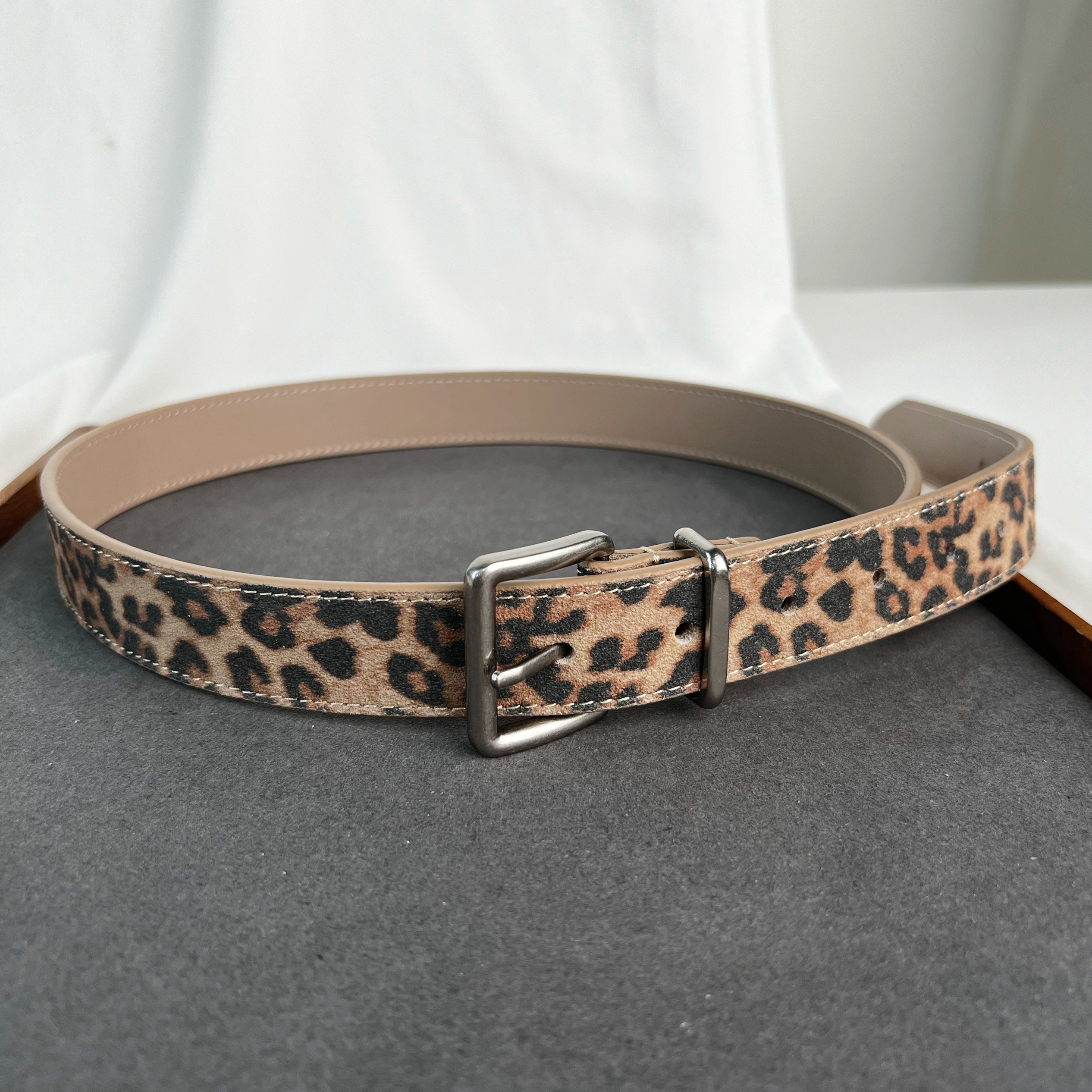 复古银扣豹纹磨砂绒面腰带女辣妹风胯部装饰二层牛皮皮带配半裙潮