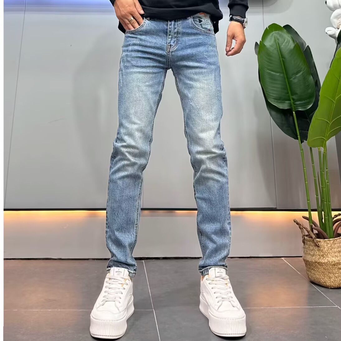 设计款个性刺绣牛仔裤男九分2025秋季新款潮牌做旧修身小直筒裤子