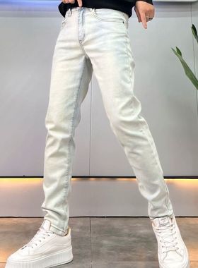 浅蓝色牛仔裤男修身小直筒新款韩版潮流简约净版休闲小脚九分裤子
