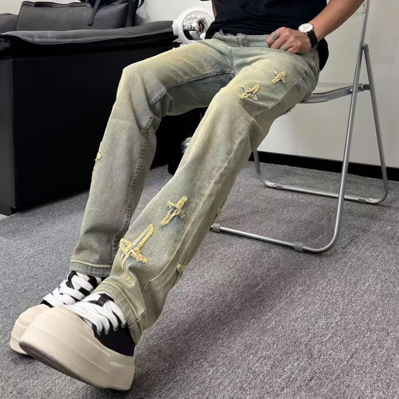 设计款十字架贴标牛仔裤男合身直筒水洗做旧长裤2026新款休闲裤子