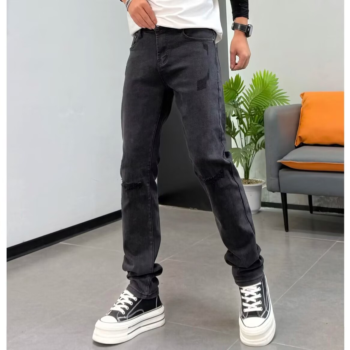 黑灰色牛仔裤男修身小直筒秋冬季新款时尚假破洞刮烂弹力休闲长裤