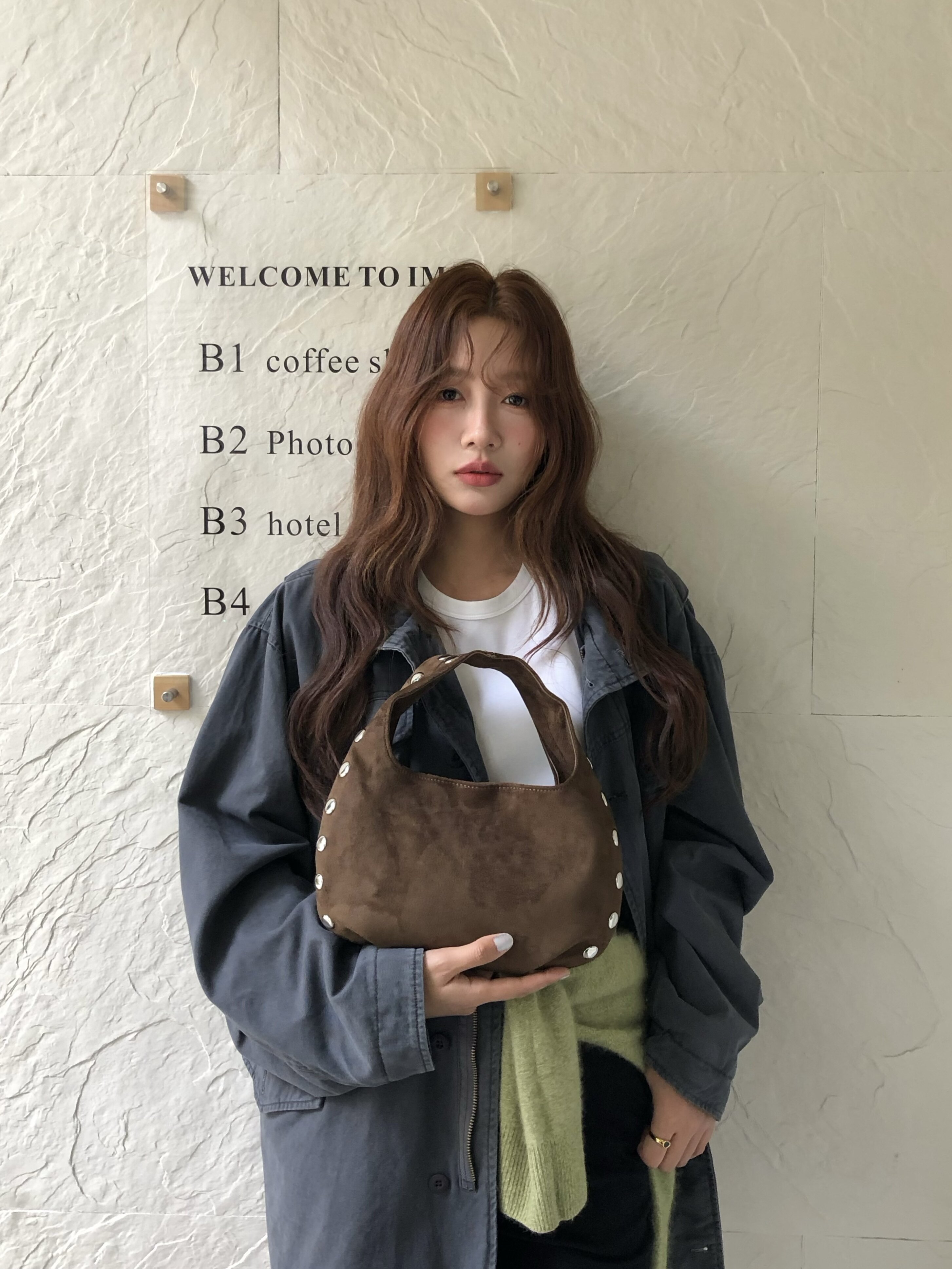 芝士商店~棕色麂皮绒单肩包女款2026新款秋冬铆钉包包通勤月牙包