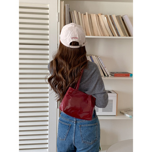 芝士商店~酒红色漆皮腋下包女秋冬小众通勤包包单肩婚包手提包ins