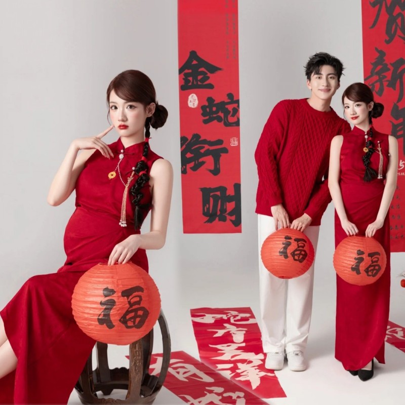 影楼新年主题红色情侣毛衣艺术照