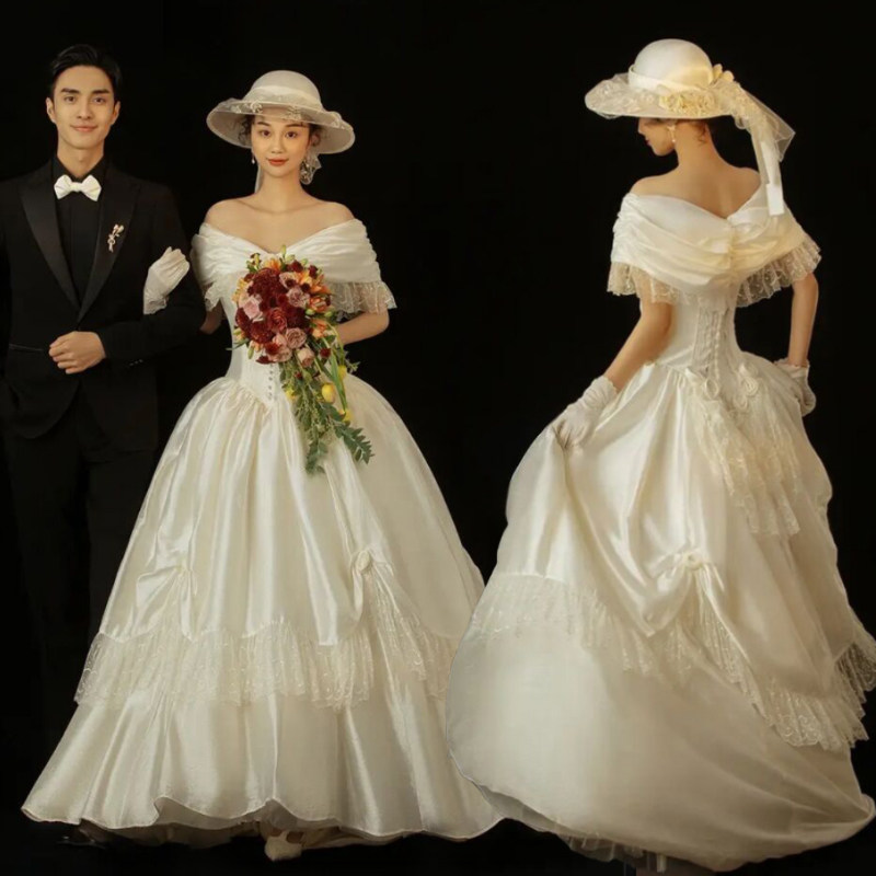 新款复古怀旧喜嫁婚纱港风蕾丝花边一字肩白纱影楼主题拍照轻礼服