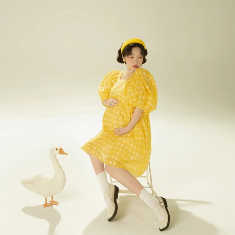孕妇照服装黄色裙子时尚画报风孕妇私房艺术拍照写真孕妈主题服装