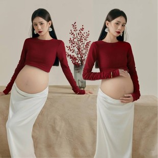 孕妇装摄影服装红色上衣套装简约风室内拍摄影楼拍照在家拍复古风