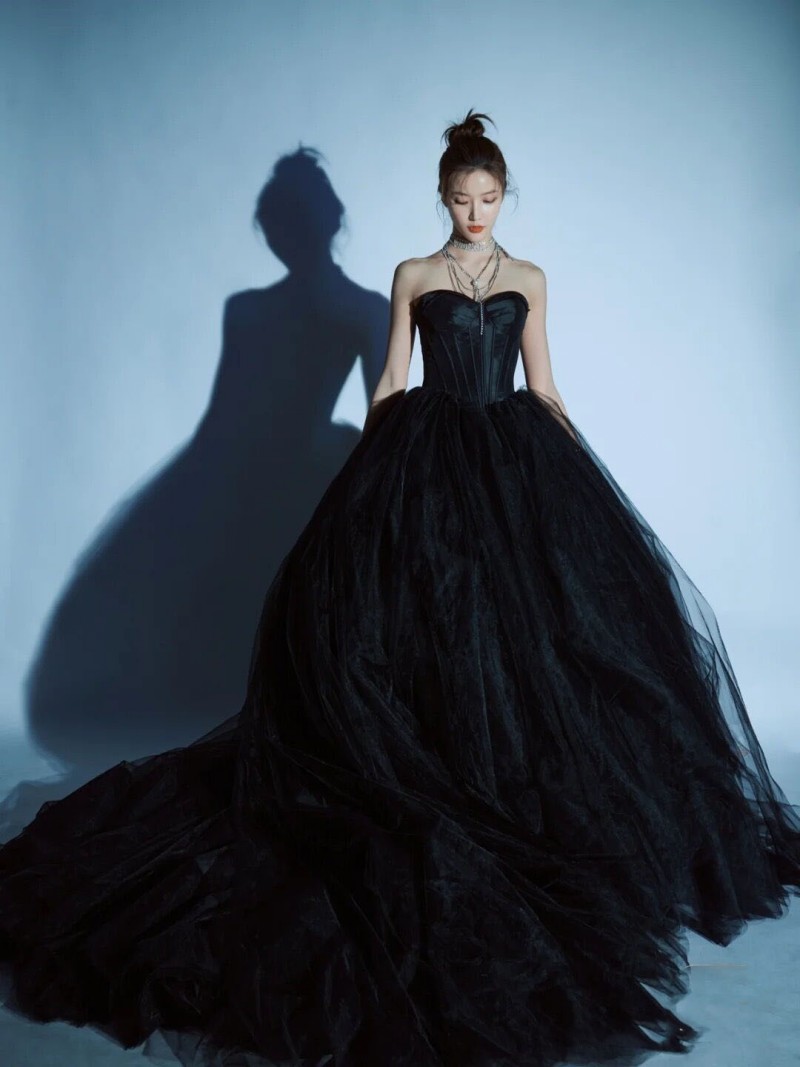  One wedding dress+Average code  