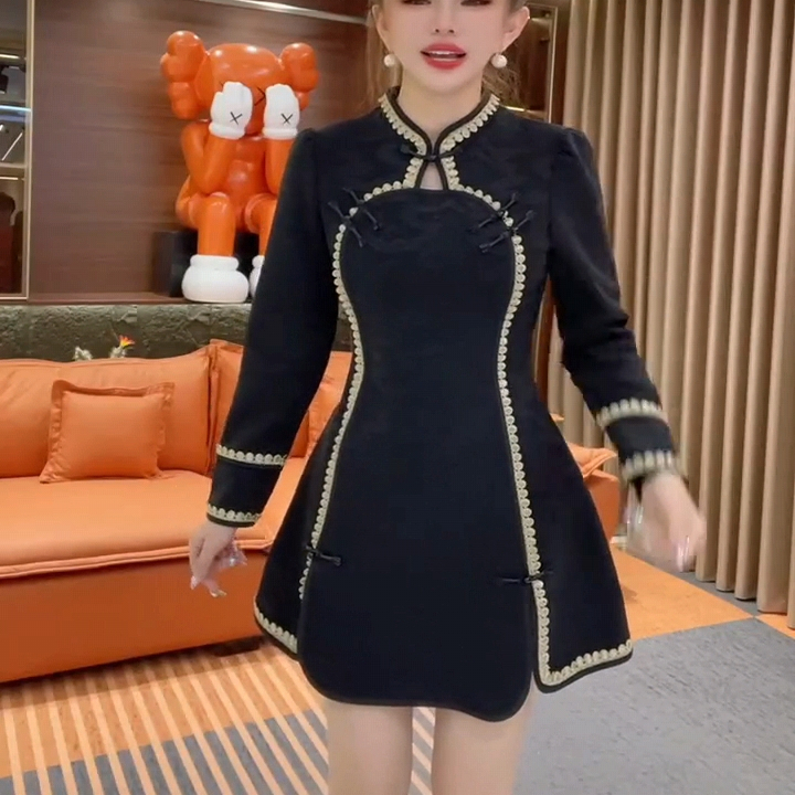 新中式复古盘扣雕花旗袍领连衣裙