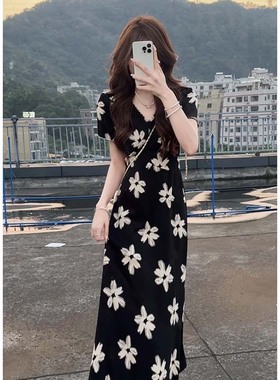 法式气质时尚气质碎花连衣裙2025新款V领显瘦复古优雅裙子D3070