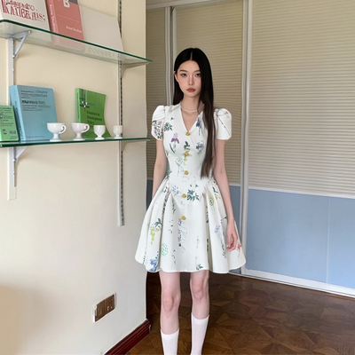 有里布法式V领气质甜美短裙2025夏季碎花设计感短款连衣裙D2139A