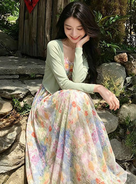 两件套2026夏季新款女氛围感海边拍照碎花收腰显瘦吊带套装D6601