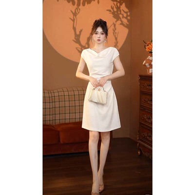 2026夏季小众名媛优雅气质轻奢休闲百搭白色修身短款连衣裙D2970