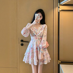 有里布2026夏季新款法式甜美风碎花裙V领收腰显瘦度假连衣裙D6654
