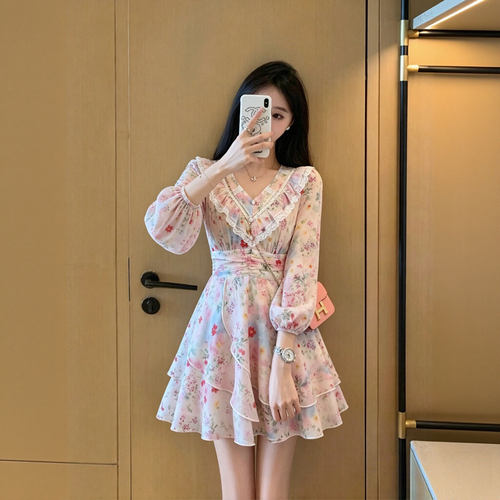 有里布2026夏季新款法式甜美风碎花裙V领收腰显瘦度假连衣裙D6654