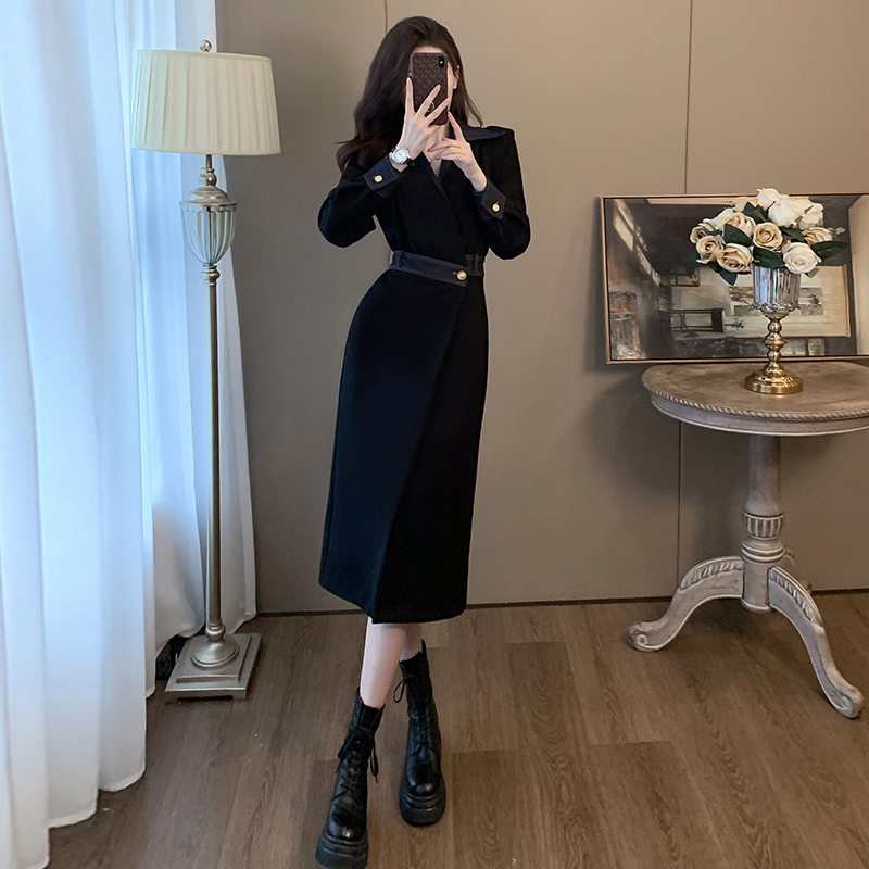 黑色独特气质连衣裙女春显瘦高级感超好看法式长裙v领打底裙子