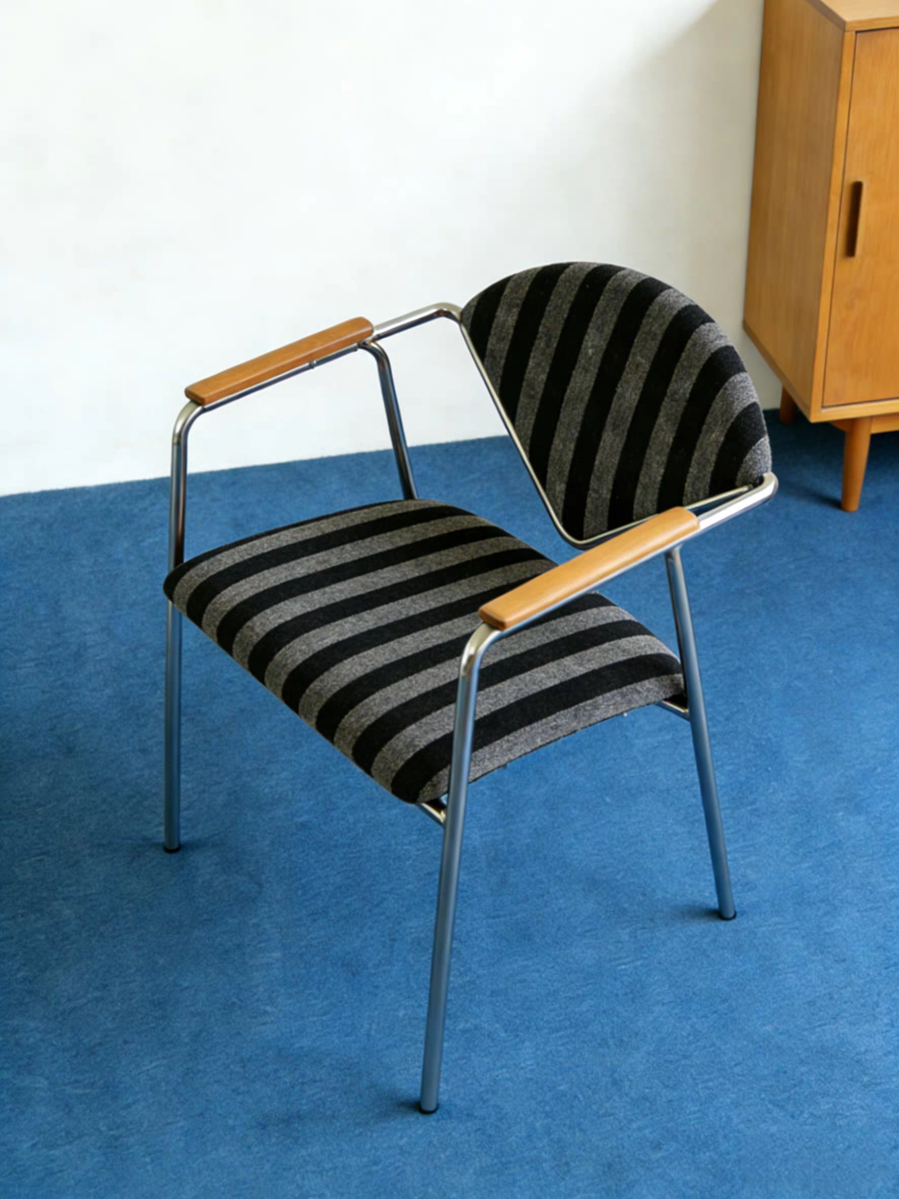 设计师餐椅创意钻石椅包豪斯不锈钢书椅现代简约带扶手中古办公椅