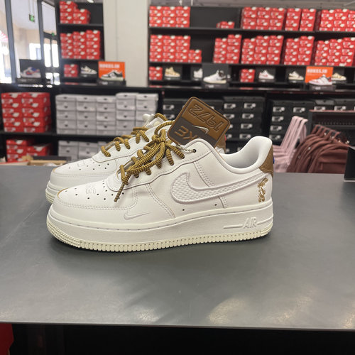 耐克女子Air Force1空军一号低帮板鞋HF5716-111断码35.5 36.5/10