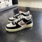 103断码 耐克青少年AF1空军1号夜光镭射板鞋 FZ5529 37.5