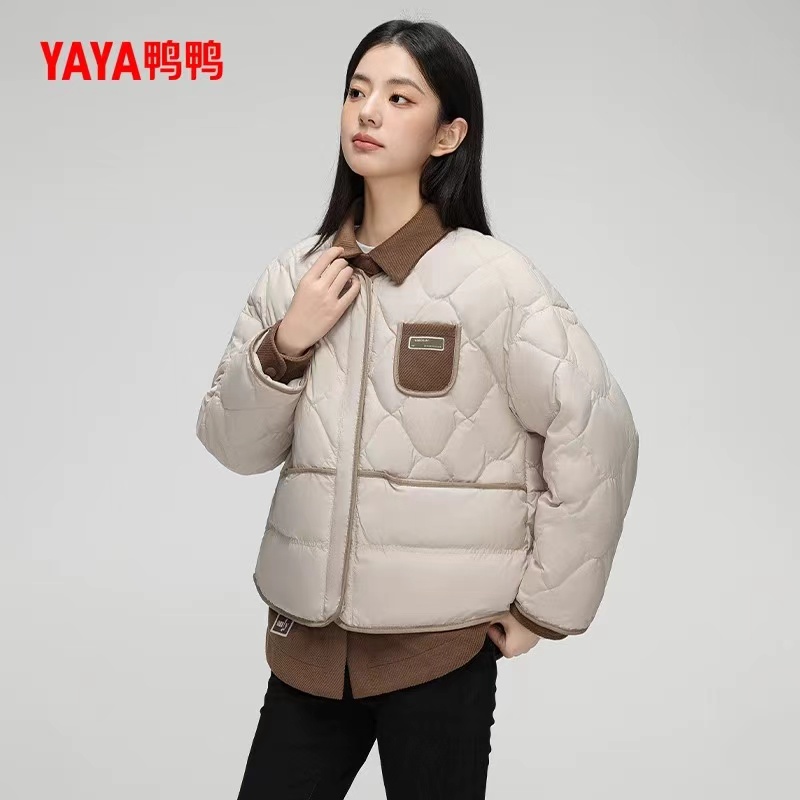 鸭鸭短款羽绒服女款2025年冬季新款休闲轻薄两件套拼色羽绒服外套