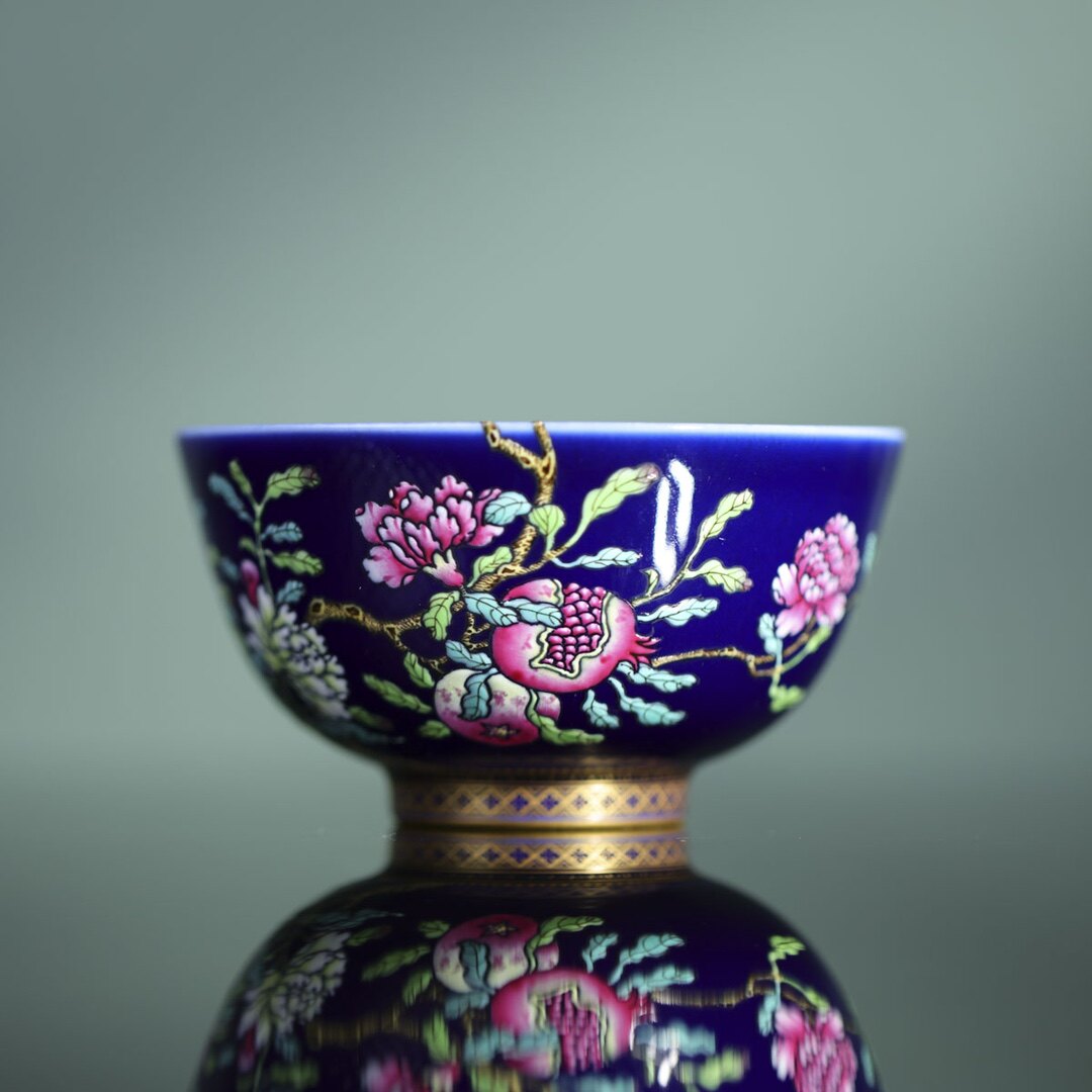 盛古珍玩-霁蓝描金过墙石榴花卉杯