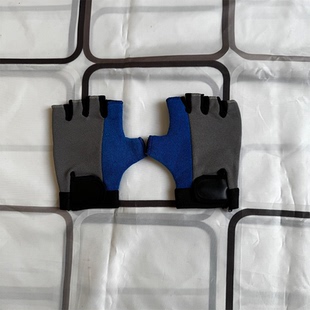 多色可选健身半指手套防滑耐磨助力力量训练运动防护透气吸汗