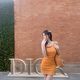 Nane南一 自制款你就像风在说话亮眼橘色紧身显瘦包臀吊带连衣裙