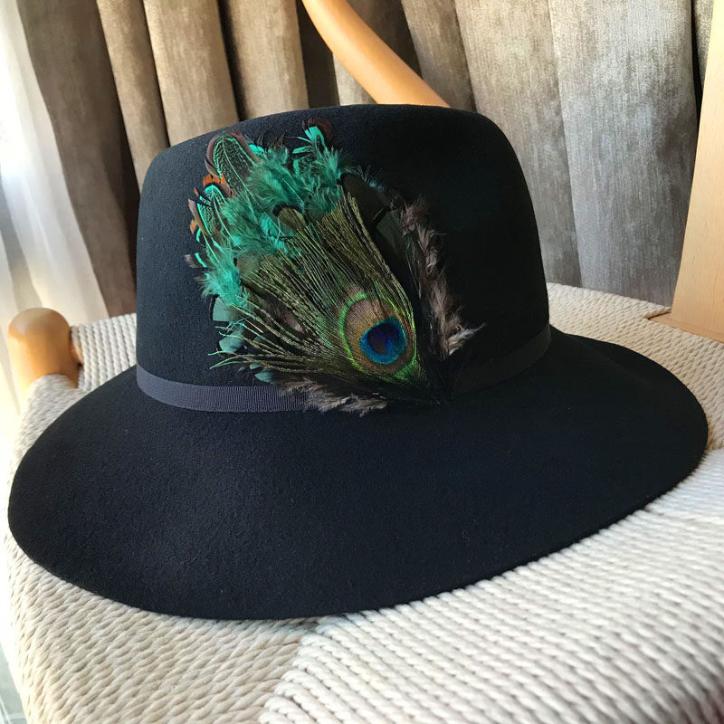 新款精品澳洲纯羊毛呢孔雀羽毛英伦优雅女帽秋冬大檐礼帽黑色现货