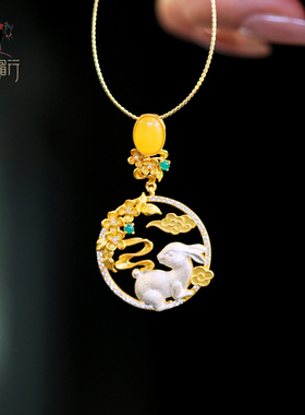 衣锦媚行S925镀金蜜蜡玉兔吊坠