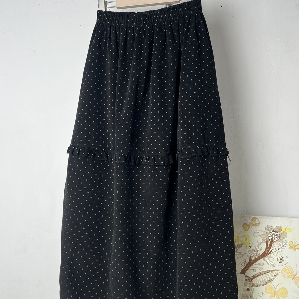 设计感小众松紧腰波点印花木耳边拼接灯芯绒花苞裙黑色半身中长裙,女装/女士精品,半身裙,淘宝优惠券,粉丝福利购,淘宝优惠卷