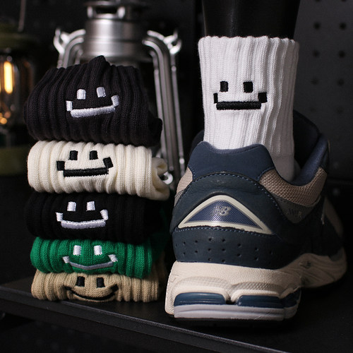 4双装cityboy刺绣笑脸中筒袜男女