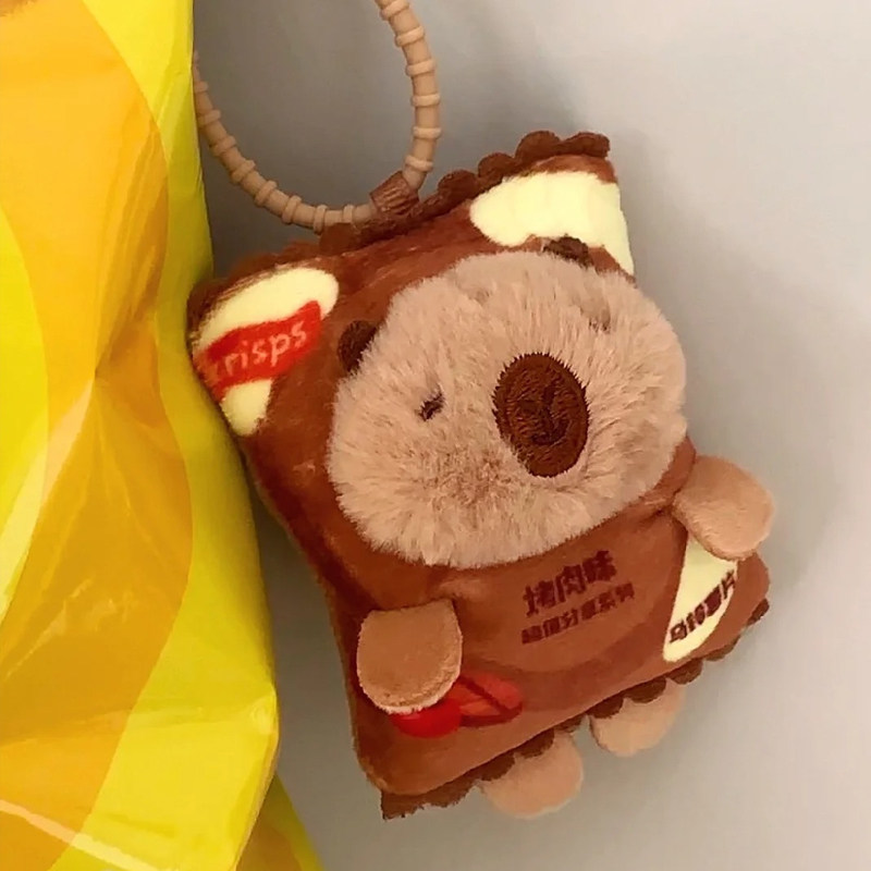 卡皮巴拉挂件薯片公仔水豚玩具可爱玩偶包包挂饰书包小饰品女秋冬
