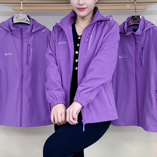 春秋款净版字母标帽款拉链冲锋衣宽松遮肉外套休闲简约中老年女装