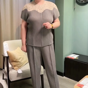 新品洋气龙鳞褶皱拼色钉珠圆领小衫两件套装女时尚气质百搭女装