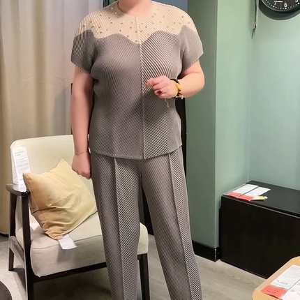 新品洋气龙鳞褶皱拼色钉珠圆领小衫两件套装女时尚气质百搭女装