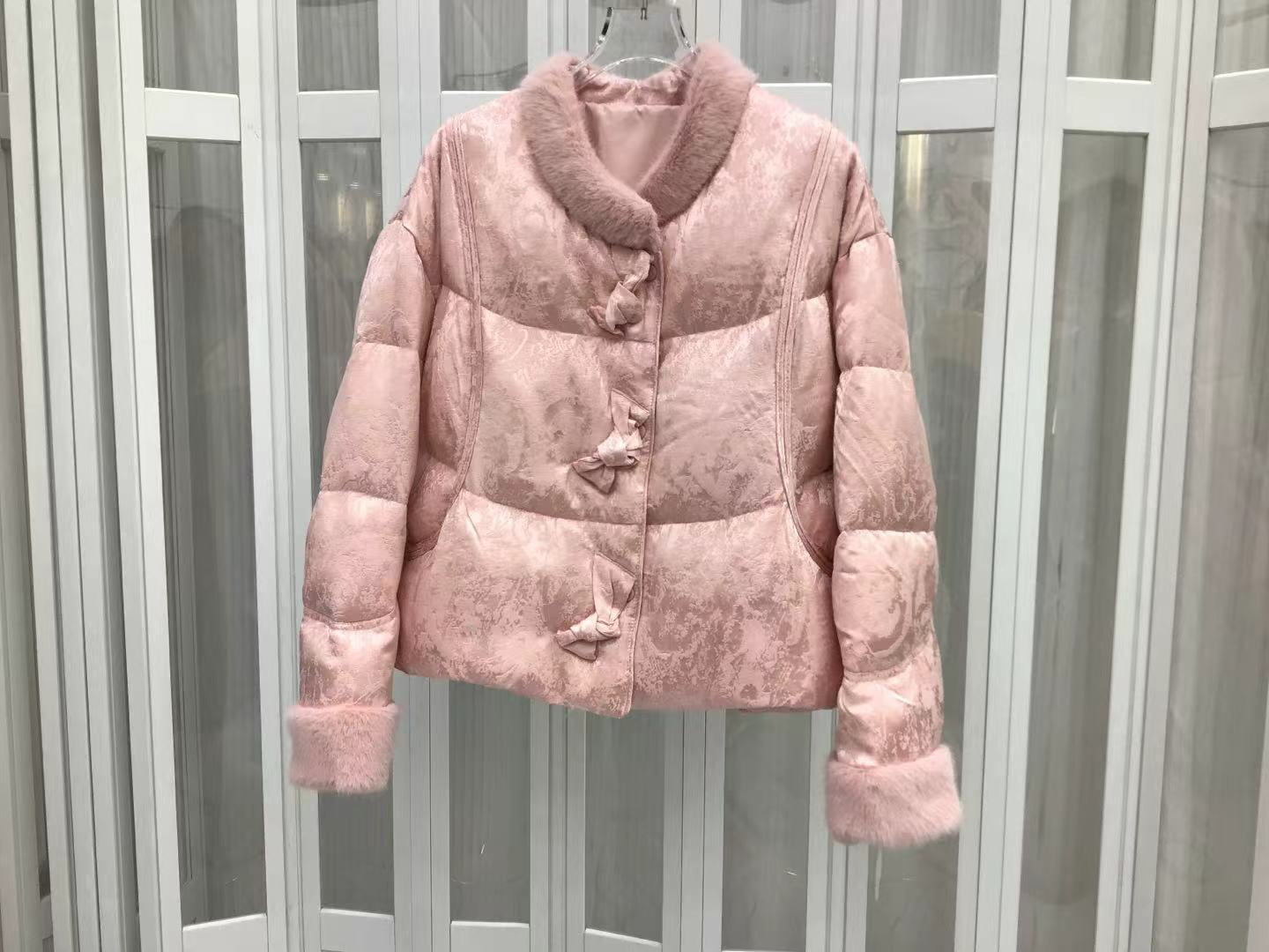 蝴蝶结2025新款新中式国风提花年轻款唐装外套高端洋气皮草羽绒服