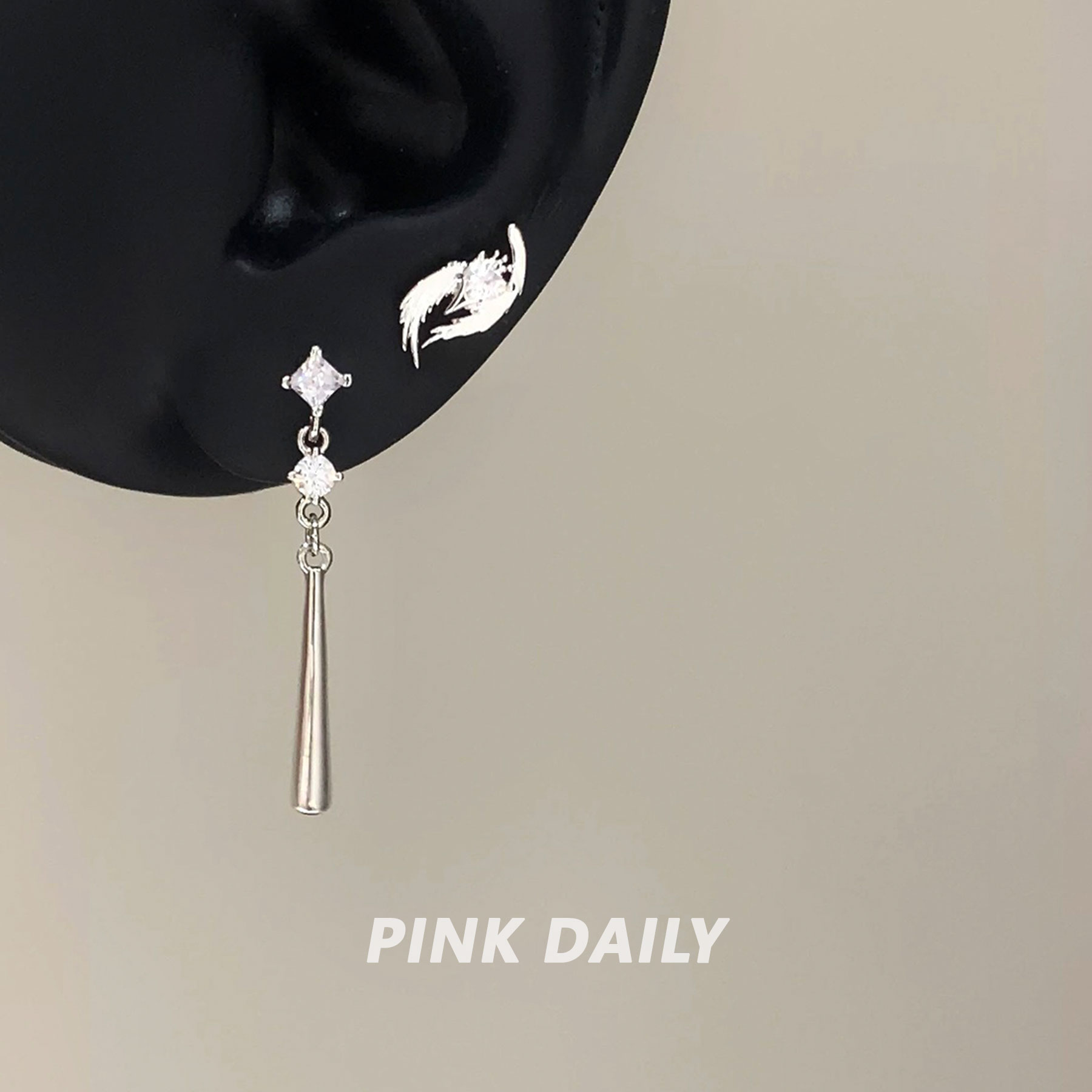 Pink Daily索隆同款长款吊坠钛钢耳钉女白色小翅膀双耳洞搭配耳饰