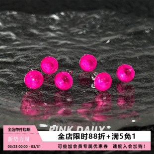 Pink Daily芭比粉华子钛钢耳钉耳蜗钉玫红色耳骨钉多巴胺平底耳饰