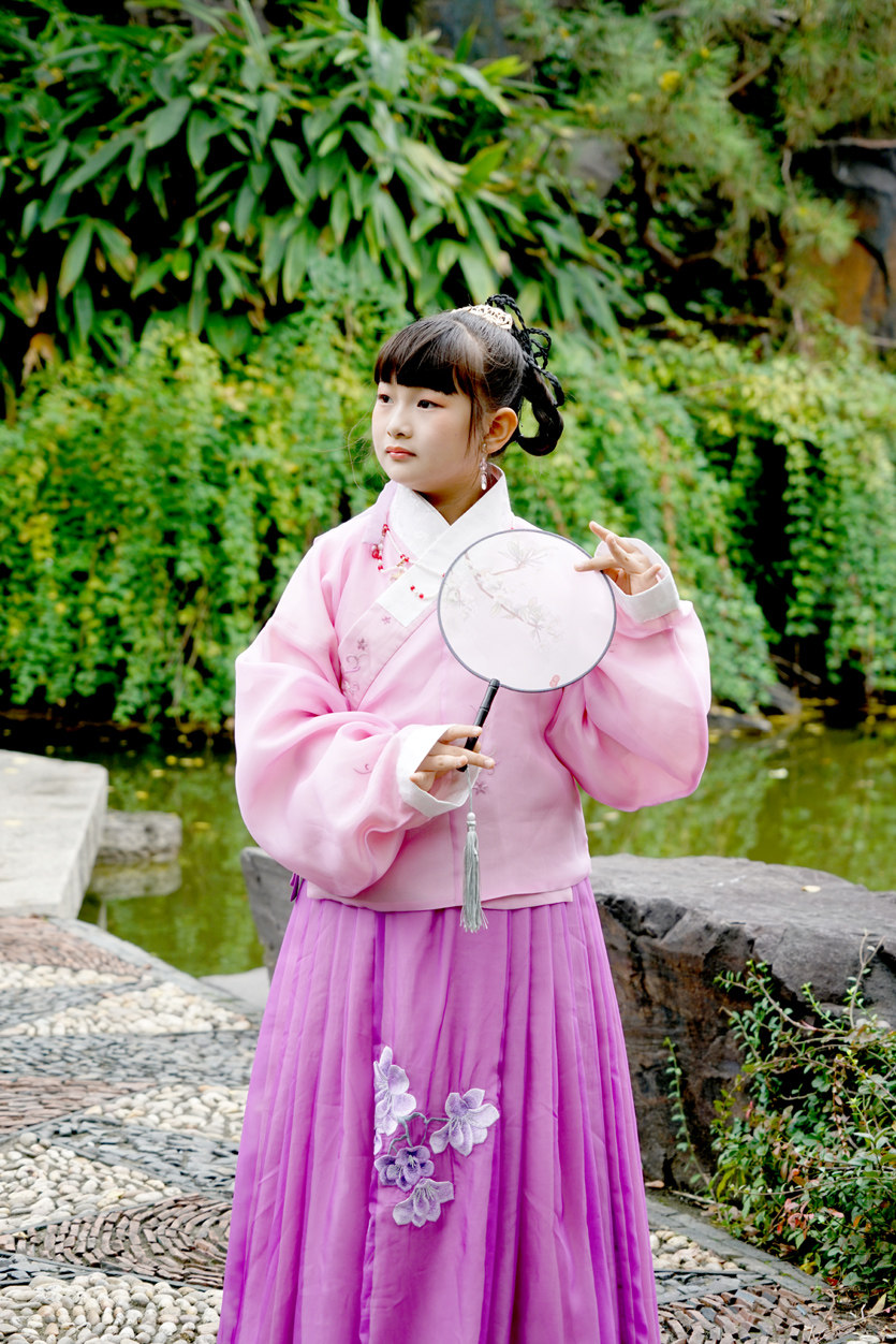 独家原创设计汉服童装小女娃纯手工绣花真丝明制袄裙苏绣现货定做