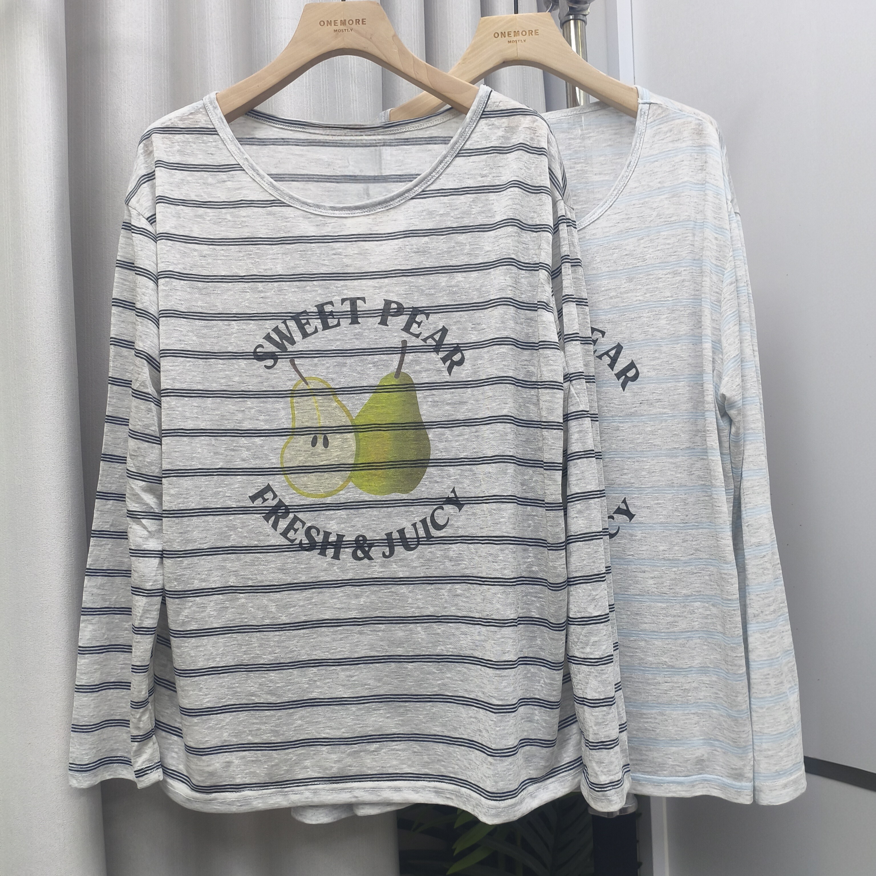 C3291   SWEET PEAR条纹长袖T恤BXT610237D