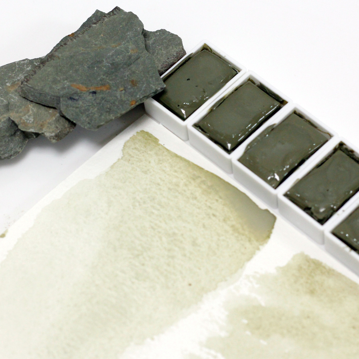 普罗旺斯土绿 green earth 天然矿物固体手工水彩颜料天然绿矿石