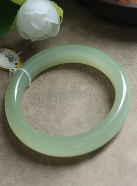 和田玉手镯正晴水冰底起荧光