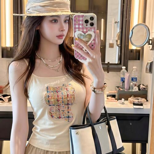 韩系温柔刺绣HelloKitty吊带女2026夏季细肩带u领坑条针织小背心
